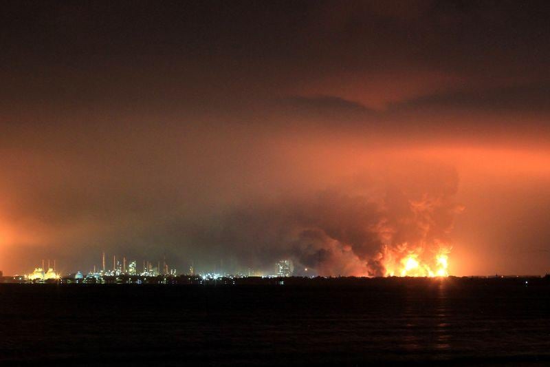 Five injured hundreds evacuated after massive blaze at Indonesia oil refinery