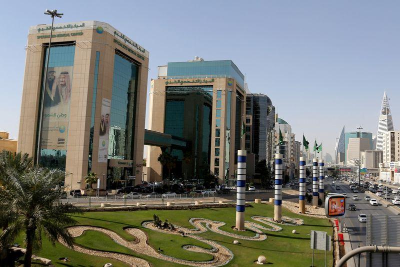 Factbox Saudi Arabia seeks to draw in foreign companies