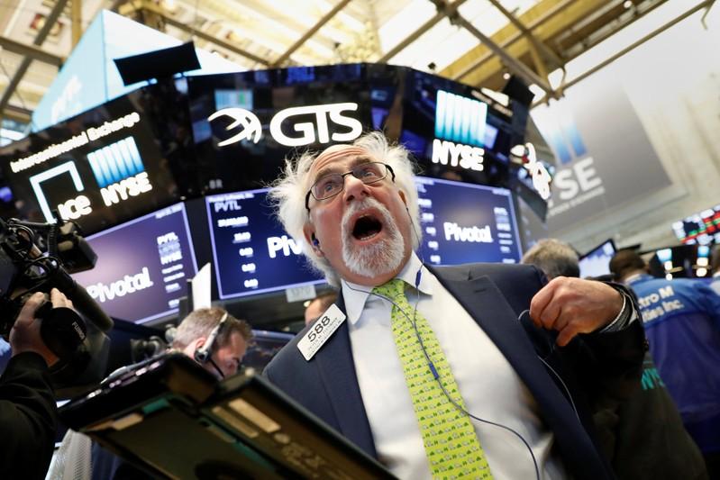 Wall St mixed up as inflation worries counter earnings boost
