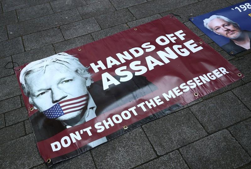 U.S. charges Assange after London arrest ends seven years in Ecuador embassy U.S. charges Assange after London arrest ends seven years in Ecuador embassy