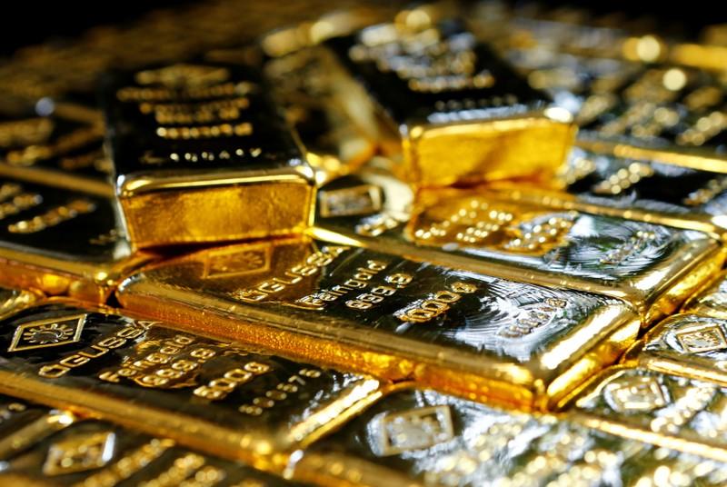 Gold slips to 1-week low as trade deal hopes boost risk appetite Gold slips to 1-week low as trade deal hopes boost risk appetite