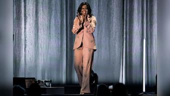 Michelle Obama charms British crowd with praise for Queen Elizabeth