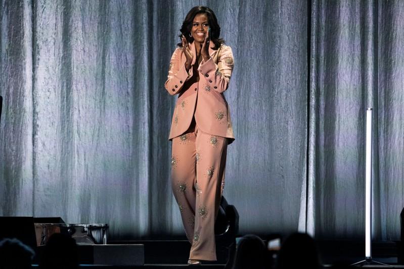 Michelle Obama charms British crowd with praise for Queen Elizabeth Michelle Obama charms British crowd with praise for Queen Elizabeth