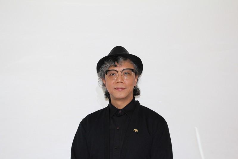 AI Robot paints its own moonscapes in traditional Chinese style AI Robot paints its own moonscapes in traditional Chinese style