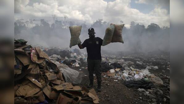 Venezuelan scavengers vie with vultures for Brazilian trash