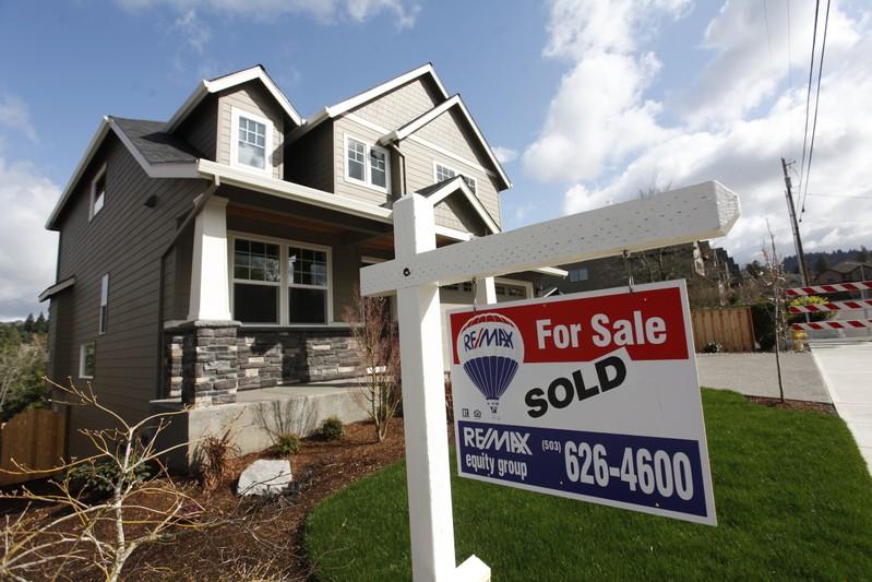 US home sales tumble as supply constraints linger