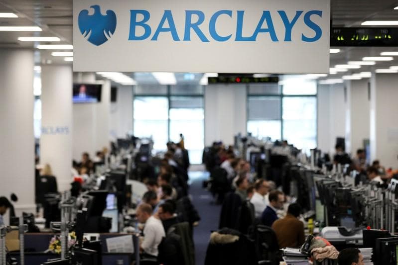 Barclays to cut investment bankers bonuses FT