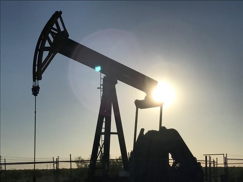 Oil prices fall as soaring US supply offsets tighter Iran sanctions