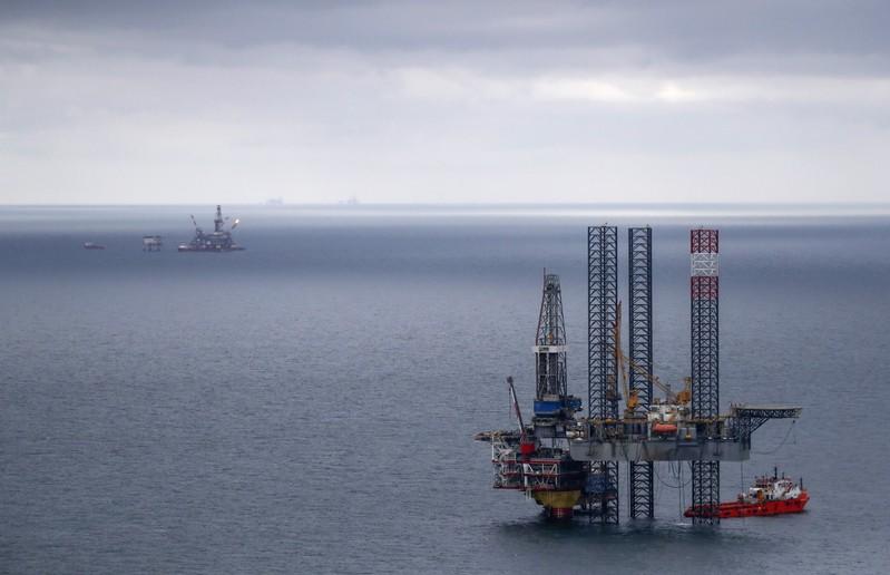 Oil climbs, shaking off Trump calls for OPEC to offset Iran sanctions Oil climbs, shaking off Trump calls for OPEC to offset Iran sanctions
