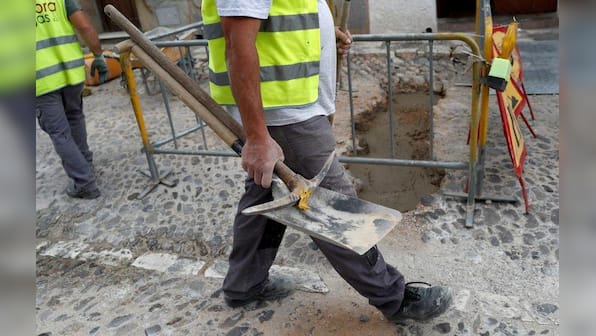Masks, thermometers for Spaniards gradually going back to work