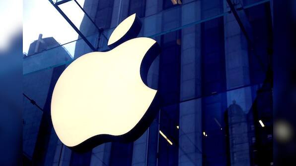 Apple goes to battle with Spotify in premium podcast push