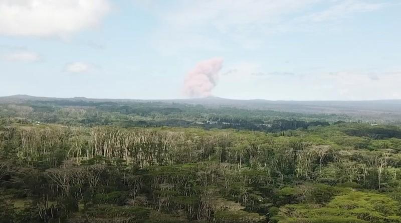 Hawaii's Big Island on high alert after earthquakes, lava fissures Hawaii's Big Island on high alert after earthquakes, lava fissures