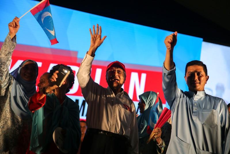 Fight For The Malay Vote In Last Leg Of Malaysia Election Campaign ...