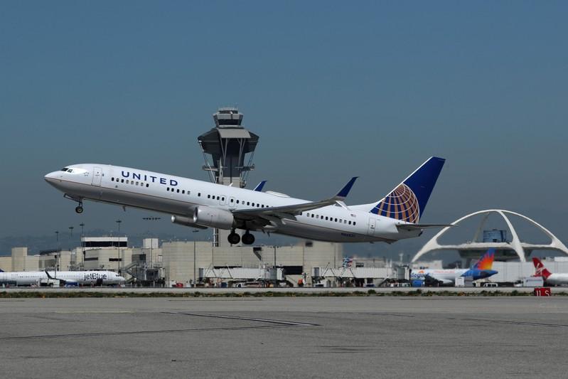 Exclusive: United Airlines in talks to buy wide-body jets - sources