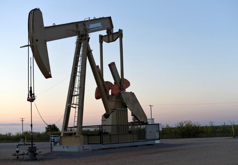 Oil prices remain near multi-year highs on looming U.S. sanctions against Iran