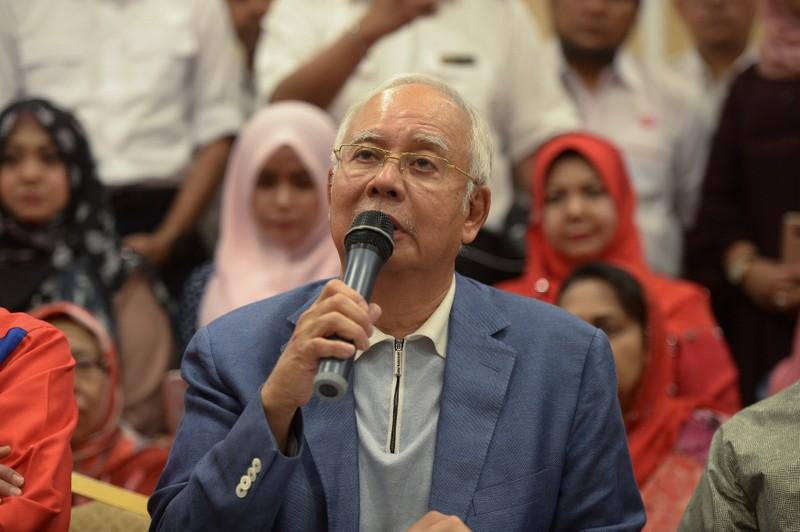 Armed Malaysian police enter former PM Najibs home