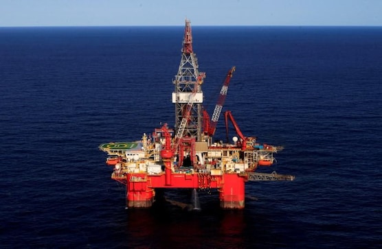 Oil prices fall, Brent set for sixth week of gains Oil prices fall, Brent set for sixth week of gains