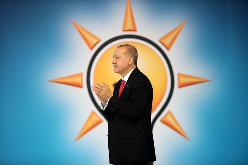 As lira tumbled Turkeys prime minister won Erdogan over for rate hike