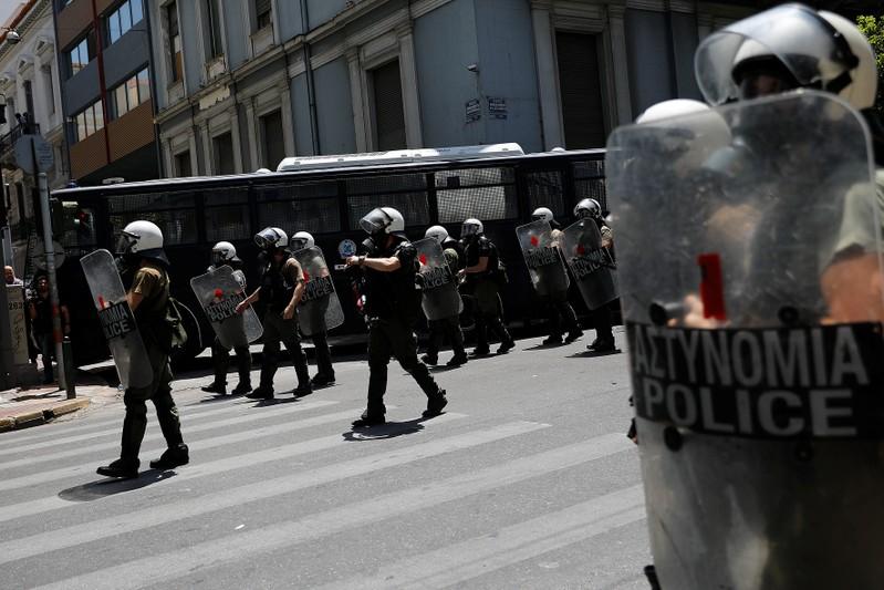 Greek workers strike against belttightening bailout reforms