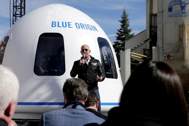 Billionaire Bezos discloses plans for moon presence, unveils lander mockup Billionaire Bezos discloses plans for moon presence, unveils lander mockup