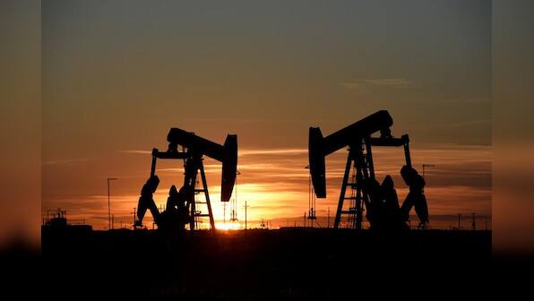 Oil steady, ends week lower as trade tensions weigh
