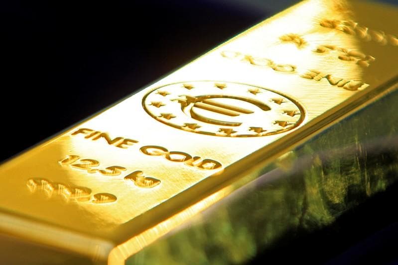 Gold steadies as equities dip focus turns to Fed minutes