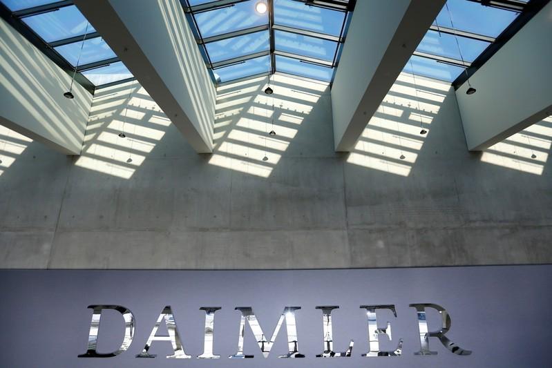 Daimler plans to cut administration costs by 20  Handelsblatt