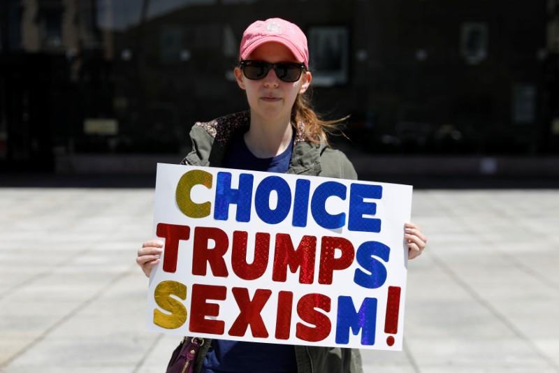 Hundreds rally at U.S. Supreme Court, calling state abortion bans as step backward Hundreds rally at U.S. Supreme Court, calling state abortion bans as step backward