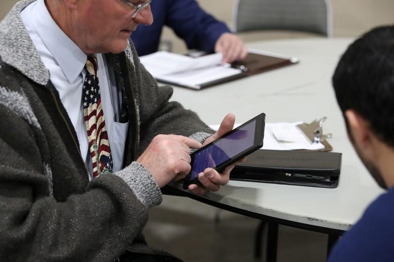 U.S. home sales, manufacturing stumble; job market resilient U.S. home sales, manufacturing stumble; job market resilient