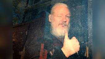 U.S. charges WikiLeaks founder Julian Assange with espionage