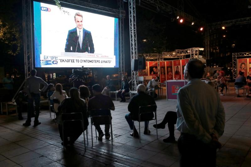 Greek PM comes unstuck over Macedonia austerity in European vote