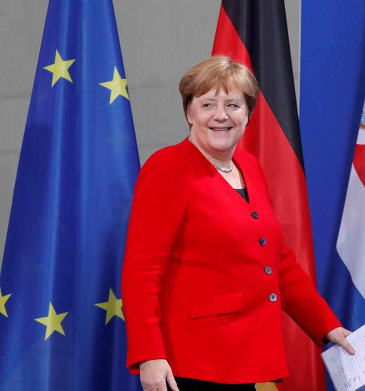 Merkel urges EU leaders to agree fast on Commission presidency nominee