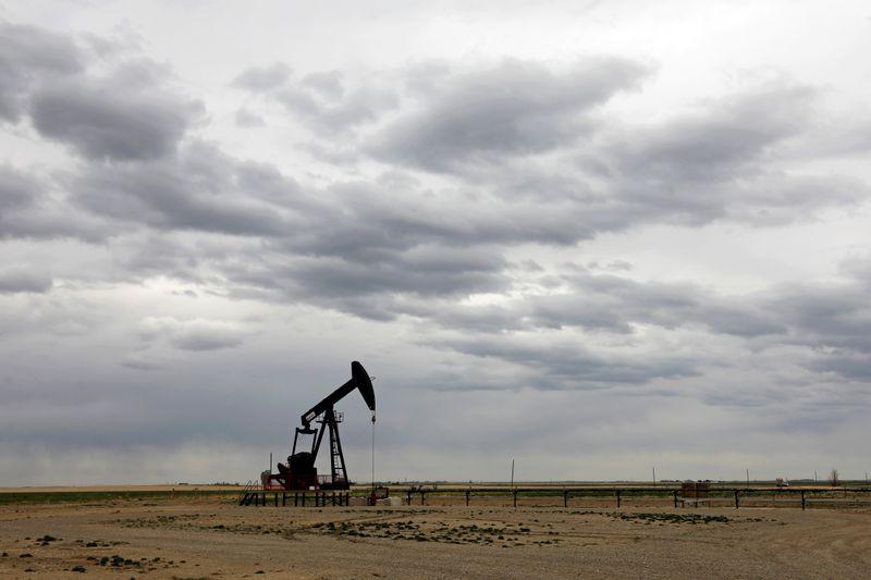 Oil falls 2 despite surprise US crude stock drawdown