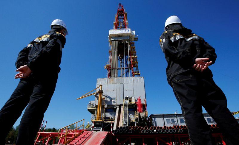 Oil prices rise on dip in US crude stockpiles and IEA data