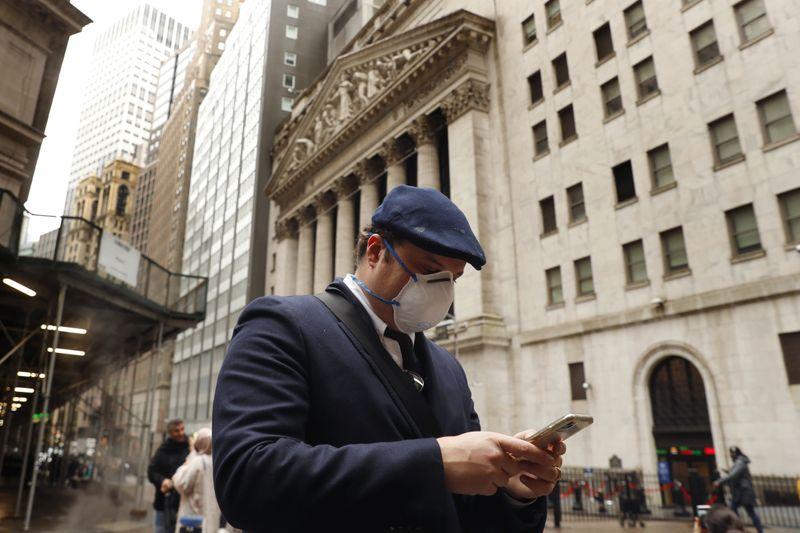 Wall Street flat amid SinoUS tensions economic uncertainty