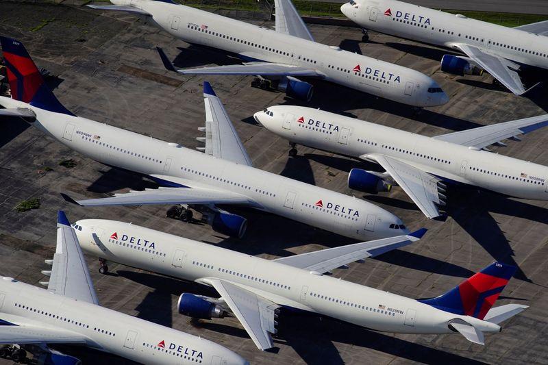 US senators urge Delta JetBlue to restore employee hours