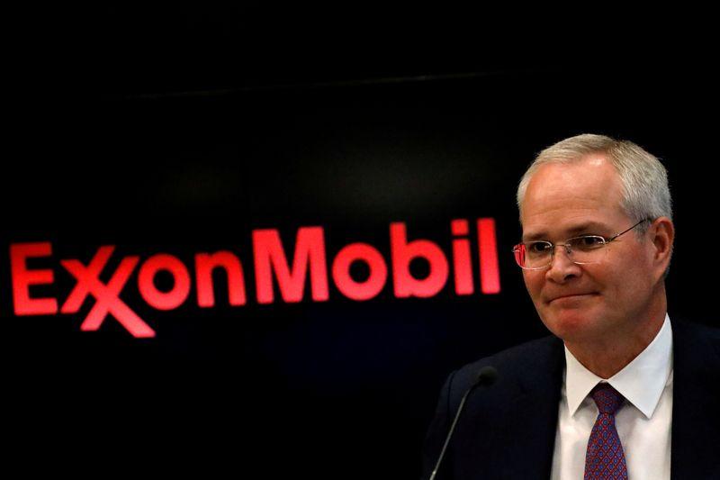 BlackRock votes to split CEO chairman roles at Exxon Mobil