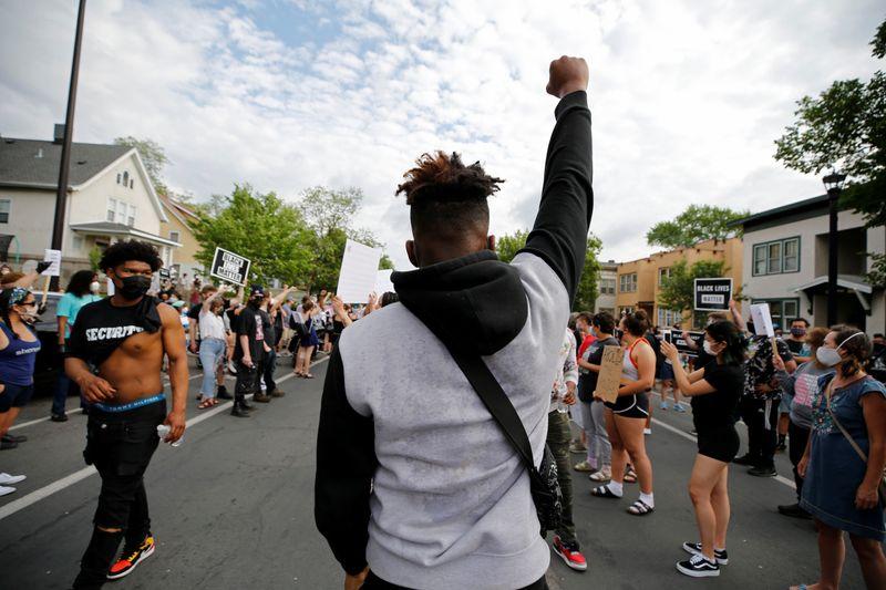 Protests looting erupt in Minneapolis over racially charged killing by police
