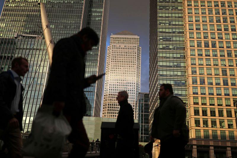 Uk Business Confidence Matches 2008 Low In May Lloyds Bank