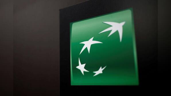 U.S. judge orders 15 banks to face big investors' currency rigging lawsuit