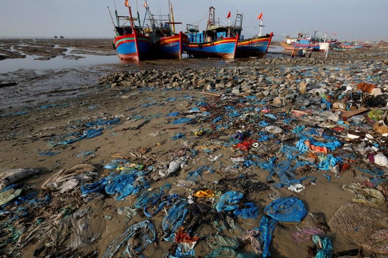 Ban plastic bags? U.N. seeks to cut pollution as recycling falls short Ban plastic bags? U.N. seeks to cut pollution as recycling falls short