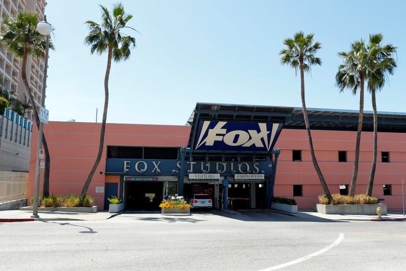 Comcast offers $65 billion to lure Fox from Disney bid Comcast offers $65 billion to lure Fox from Disney bid