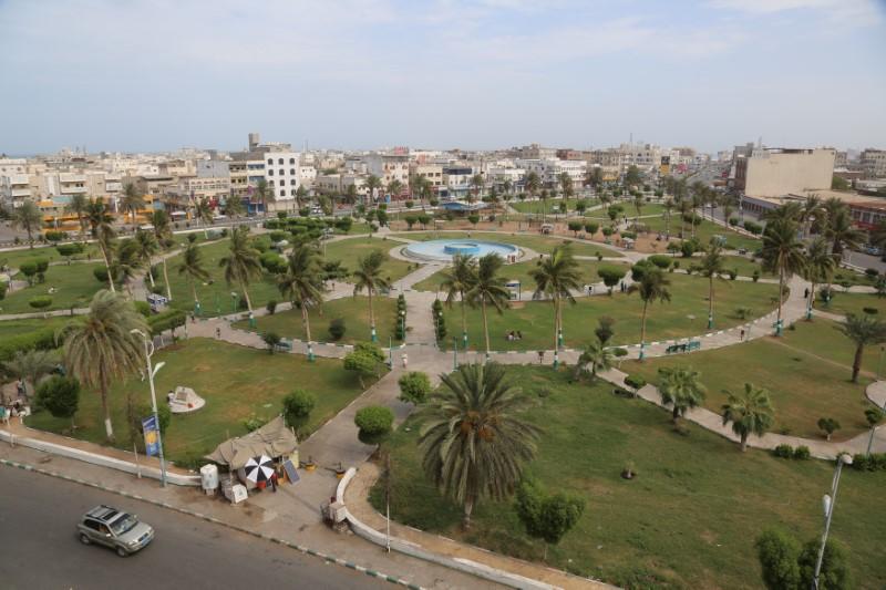 Civilians flee bombardment as Arab states pound Yemen port