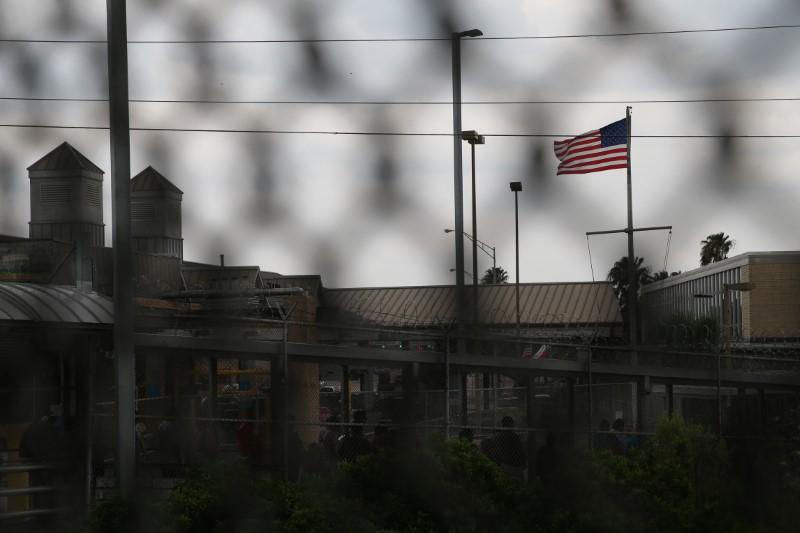 Trump tells federal agencies to reunite families at border; Melania visits region Trump tells federal agencies to reunite families at border; Melania visits region