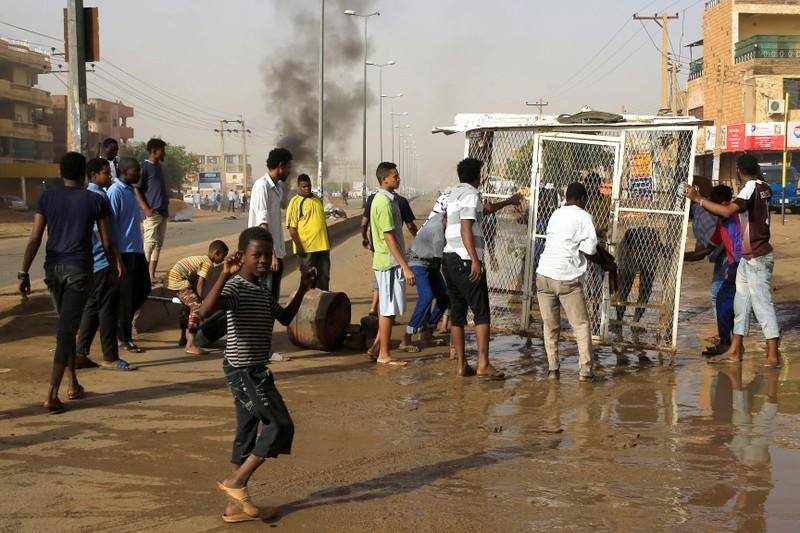 Sudanese forces storm protest camp, more than 30 people killed medics