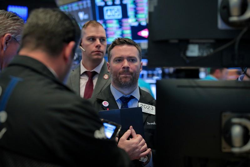 Stocks fall further as U.S. yield climb unnerves investors By Reuters