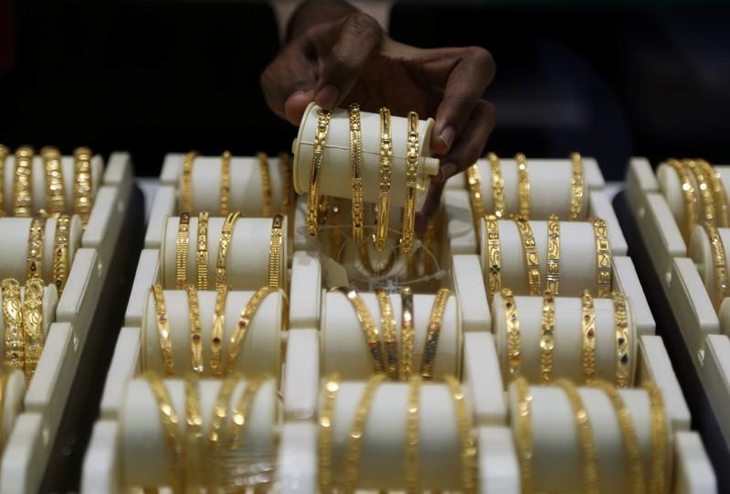 Gold gains as Fed rate cut expectations provide support