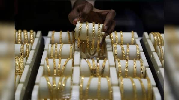 Gold gains as Fed rate cut expectations provide support
