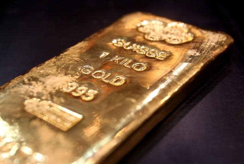Gold hits near sixyear high after Fed signals rate cut