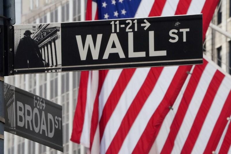 Wall Street closes up on signs of economic rebound